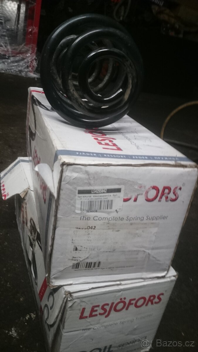 Prodám zadní pera Škoda Superb - 2