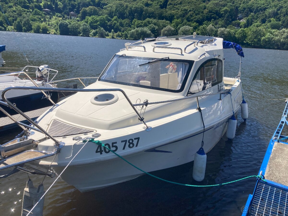 Motorová kajutová loď Bluestar Holiday 720 - 2