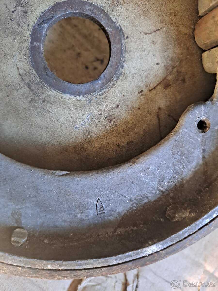 Štít brzdy pérák - 2