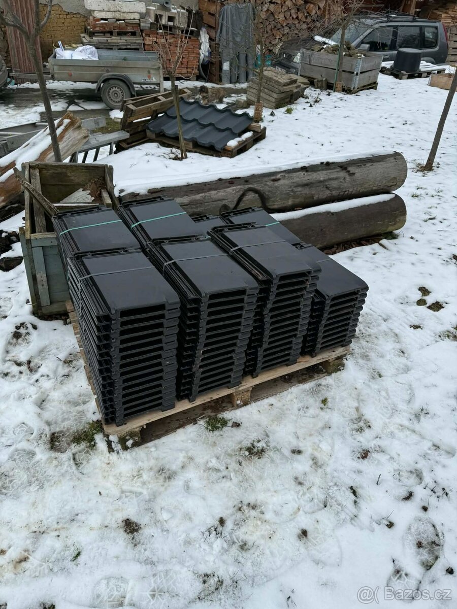 Prodám Tondach Figaro 11 černá glazura. - 2