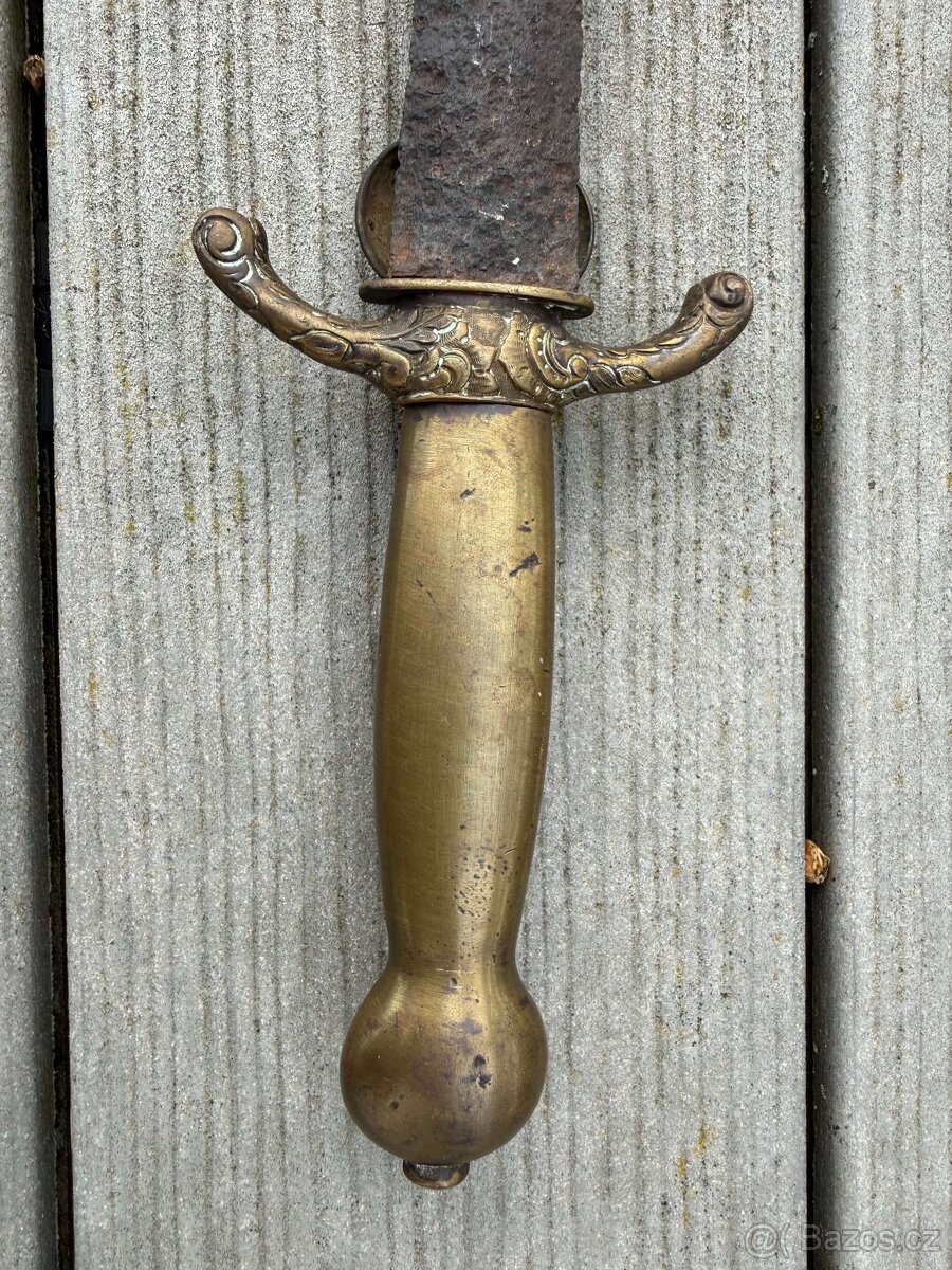 Lovecký tesák - nález - 2