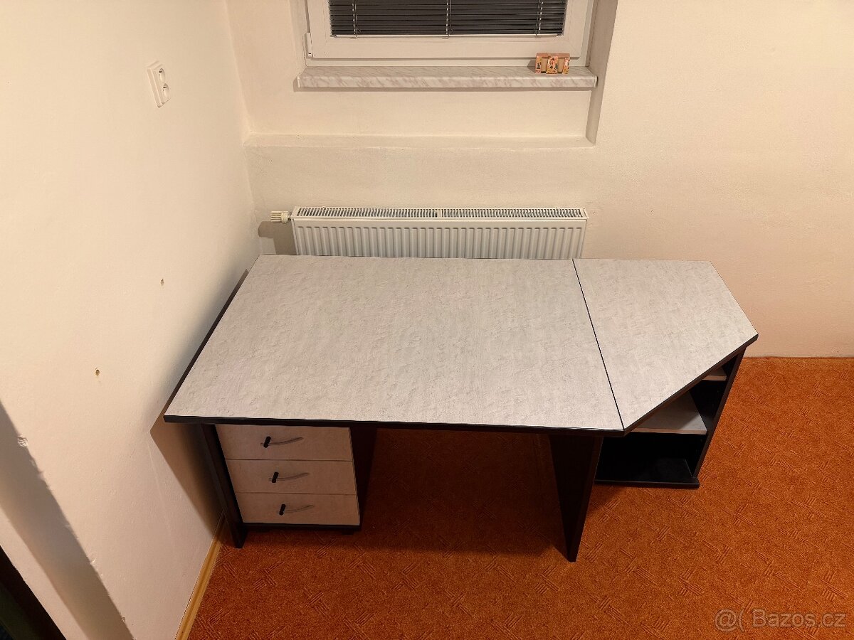 Kancelářský stůl - 2