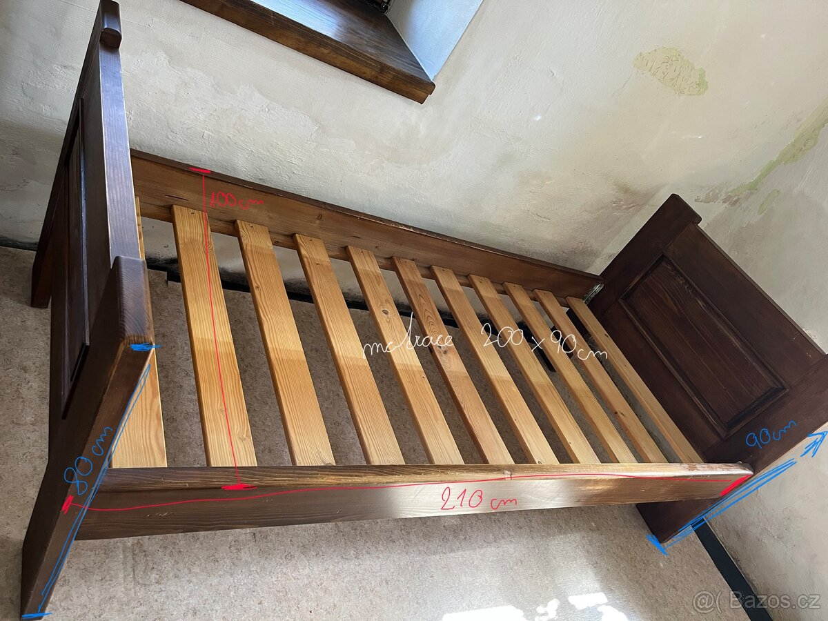 Dřevěná postel - 2