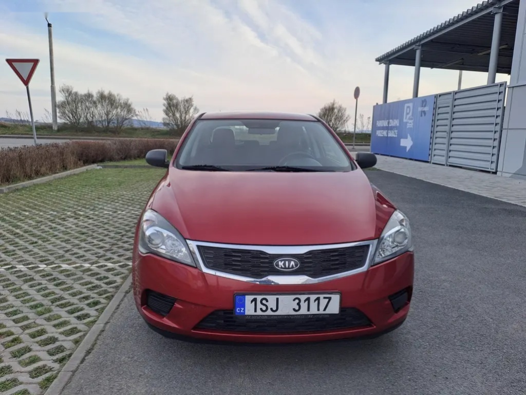 Kia Cee´d, 1.6CRDI ČR 2.MAJ PĚKNÉ AUTO - 2