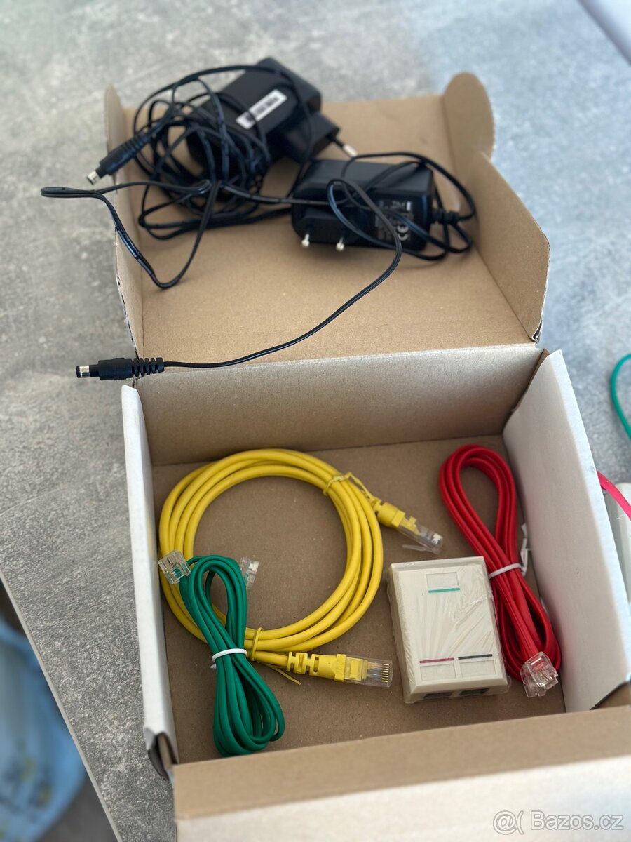 Kabely a napáječ síťový adaptér - 2