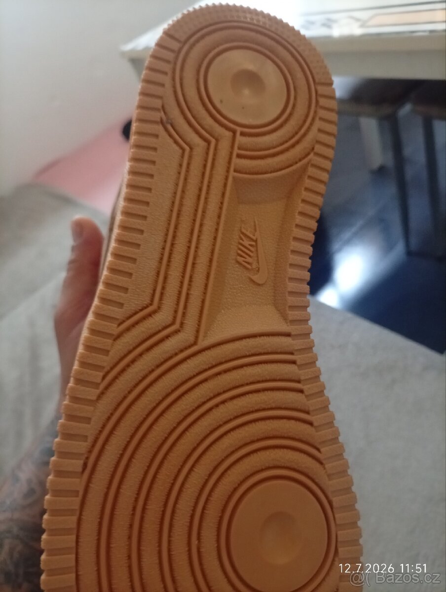 Nike - 2