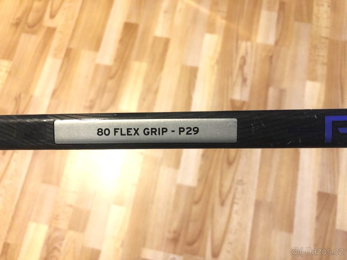 Hůl CCM Ribcor Triger 7Pro, flex 80, pravá 29 - 2