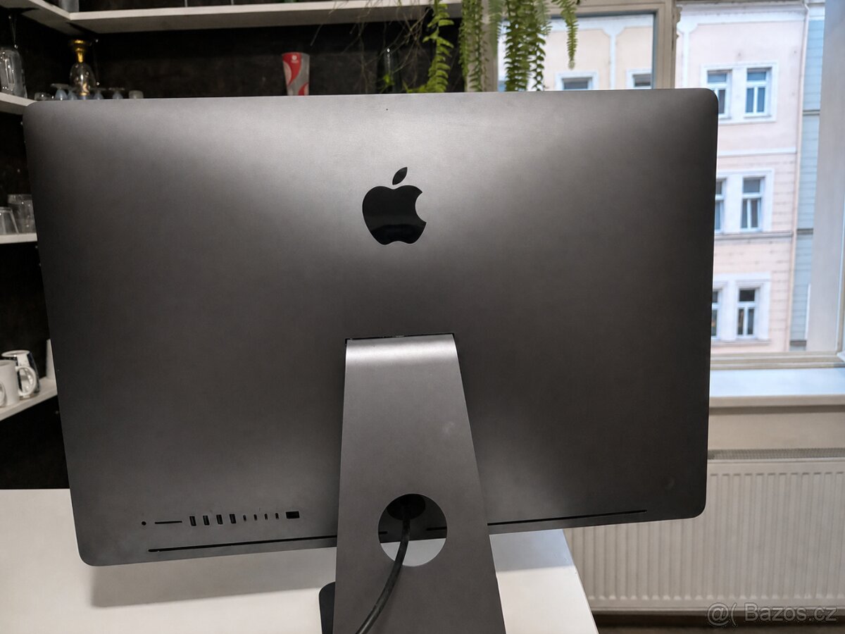 Apple iMac Pro 27" 5k Xeon 8-Core / 32 GB RAM - 2