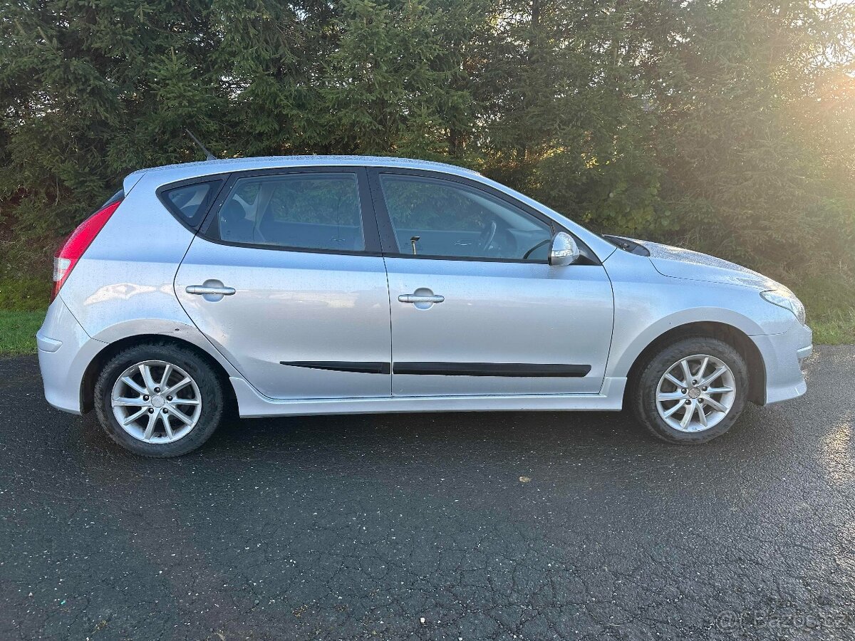 Hyundai i30 1,4i 80kW - rok 2011 - TOP STAV - Nové v ČR - 2