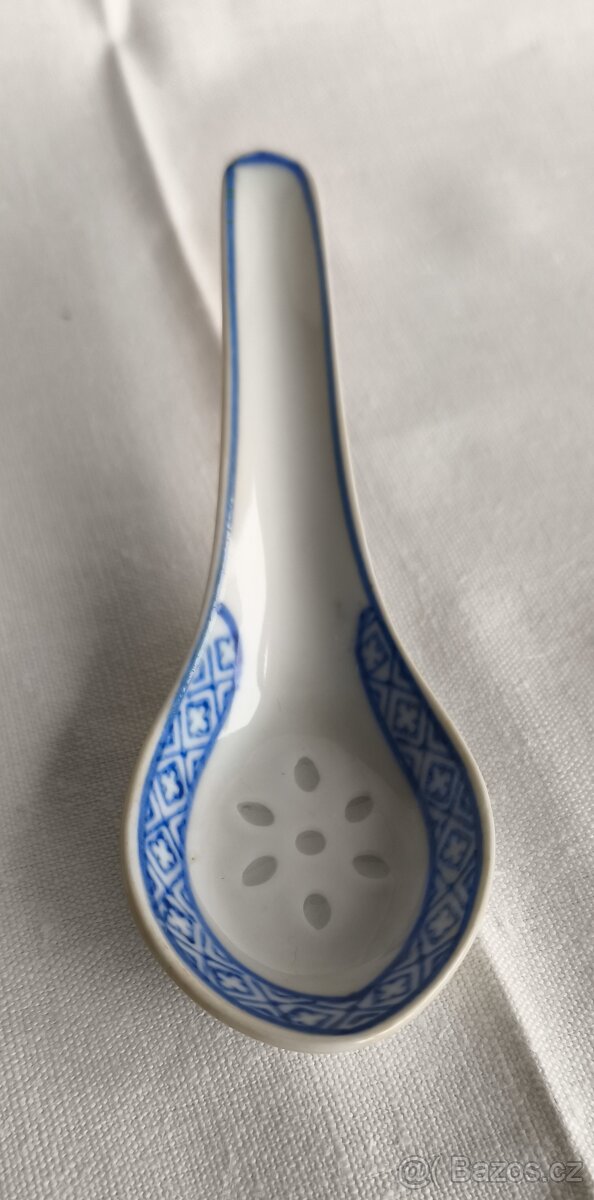 malá sbírka orientálních porcelánových lžiček - 2