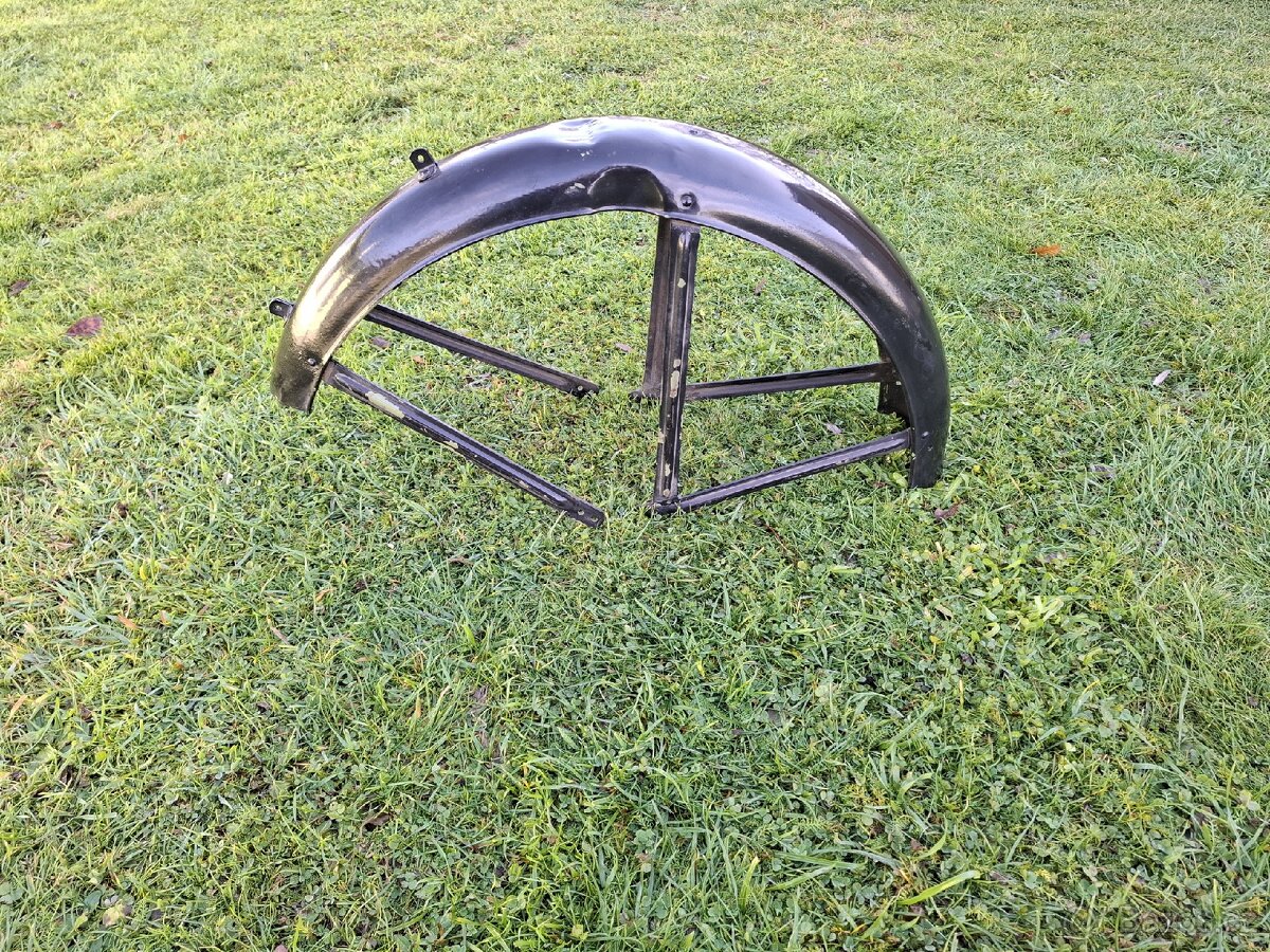 Přední blatník pérák komunista - 2