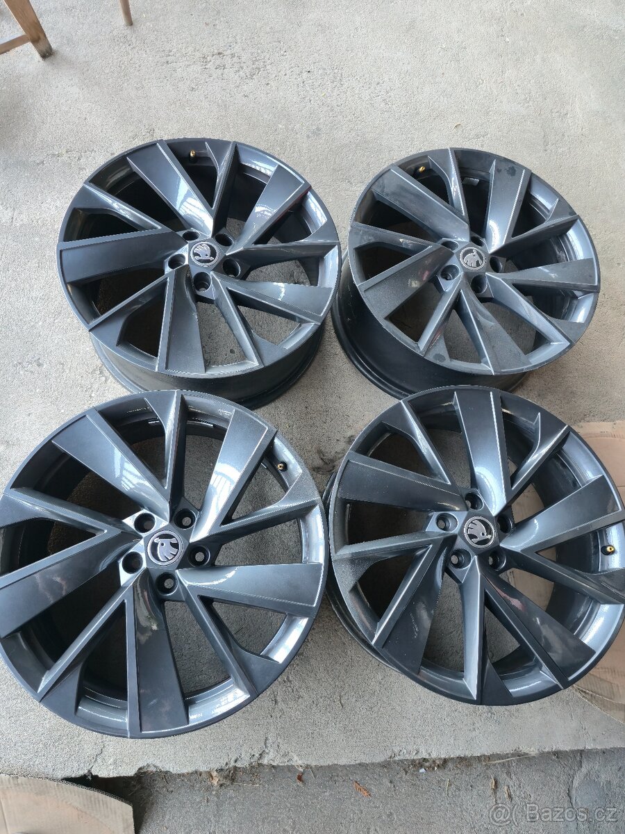 Prodám kola 5x112 R20 s pneu 235/45/20 - 2