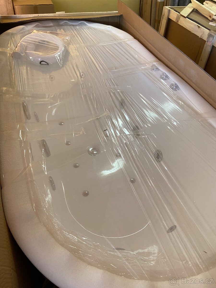 volně stojící -hydromasážní vana - 2