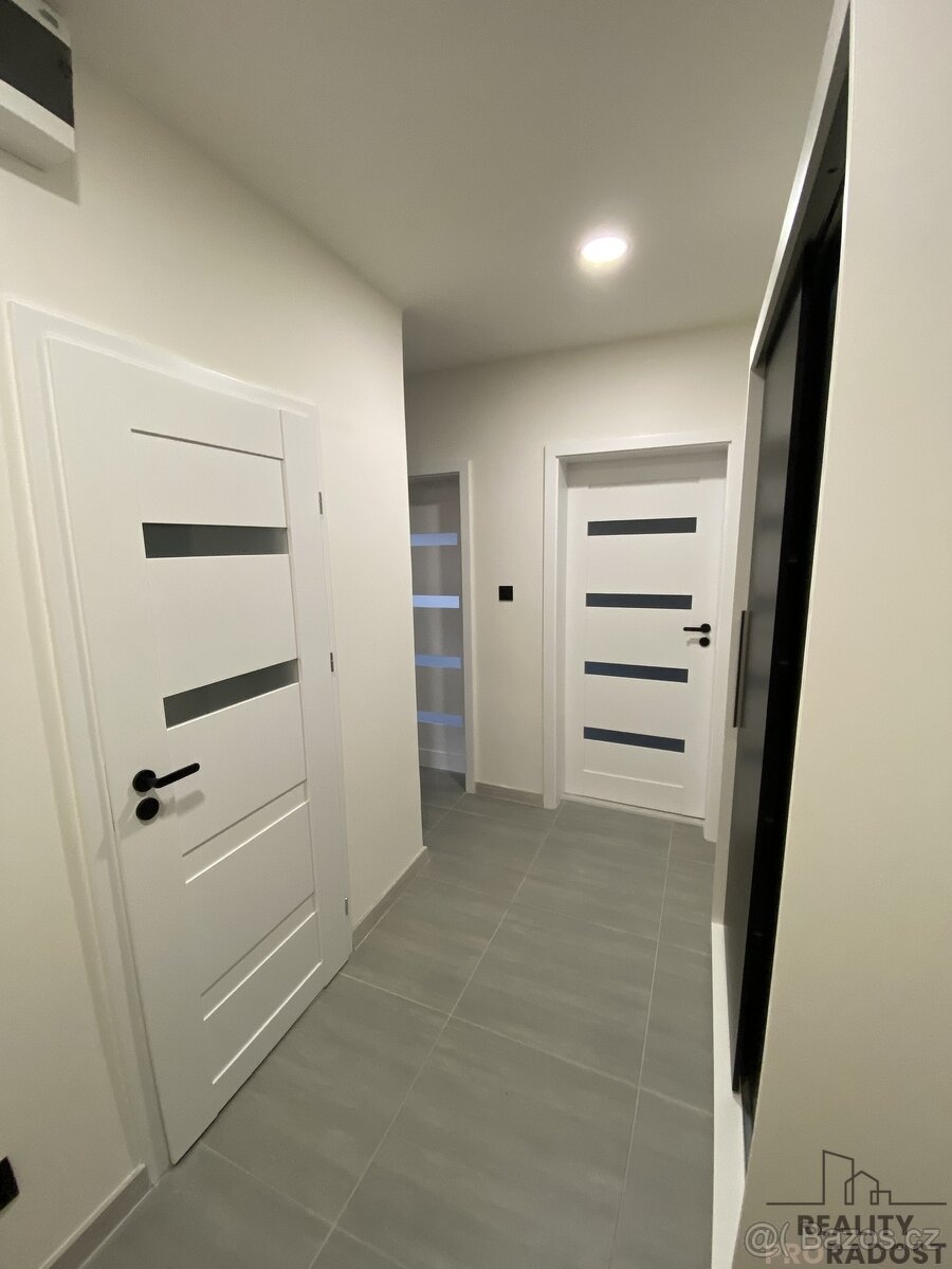 Moderně zrekonstruovaný byt 2+1, 56 m² s balkonem - 2