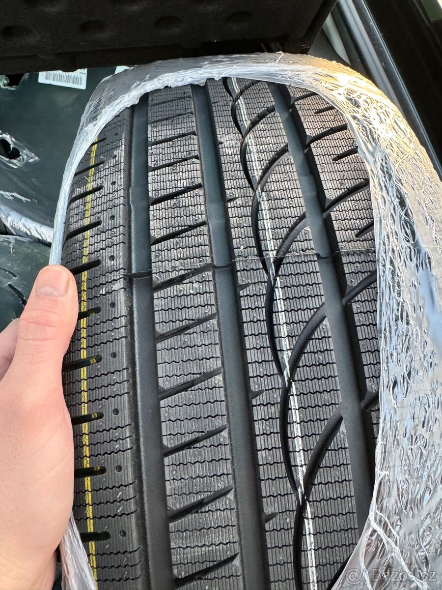 Zimní Pneu 235/55 R18 - 2