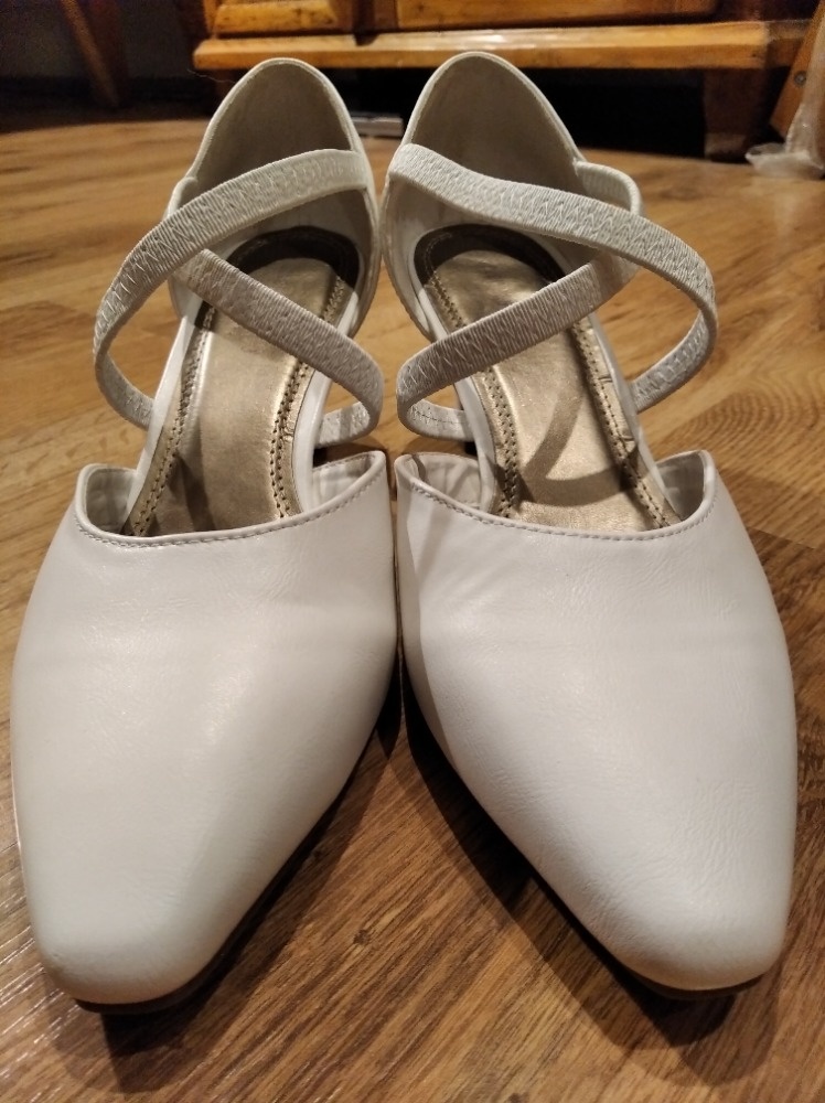 Slušivé bílé lodičky, vel.38 - 2