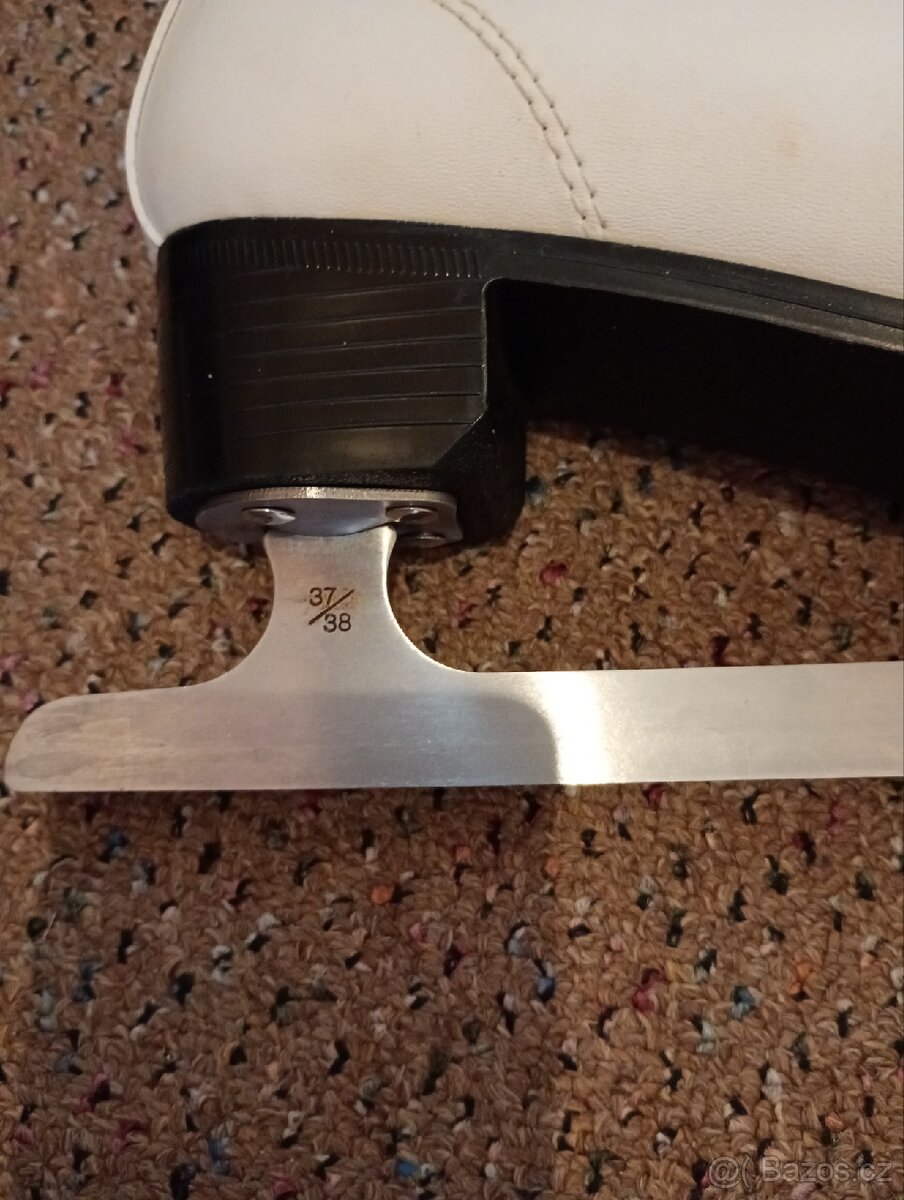 Prodam divci brusle vel. 37/38 - 2