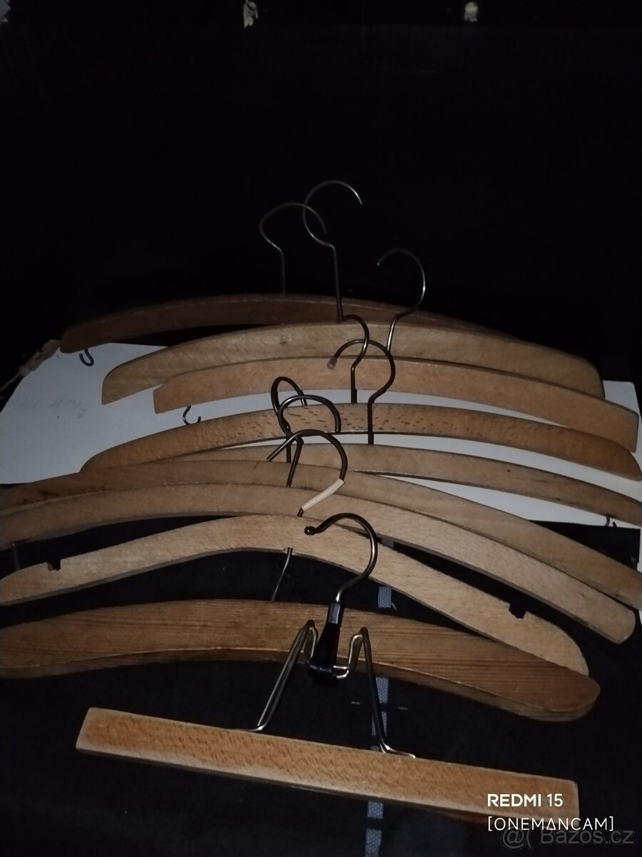 Kvalitní dřevěná ramínka - 2