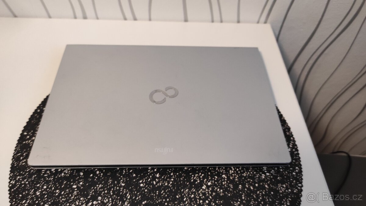 FUJITSU Lifebook U722 - 2