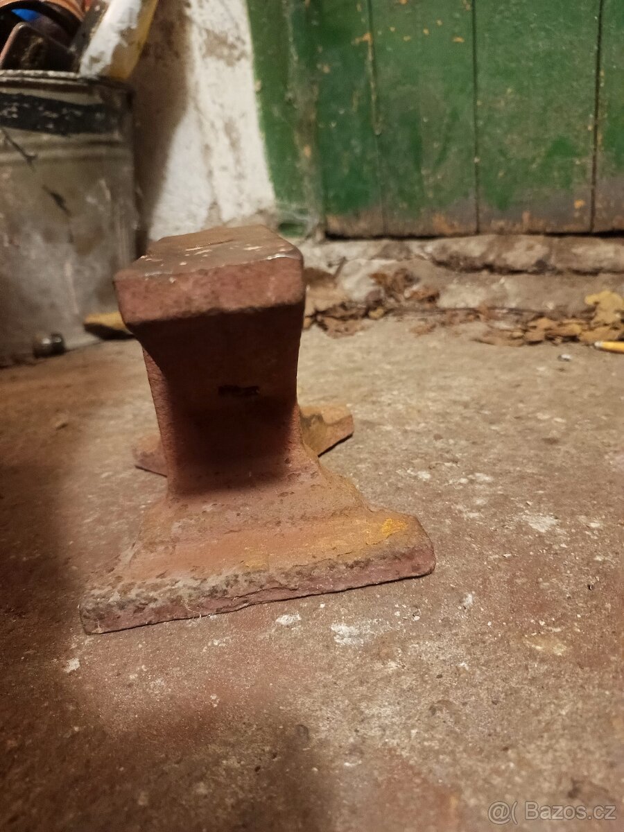 Kovadlina stará bez závad 10kg - 2