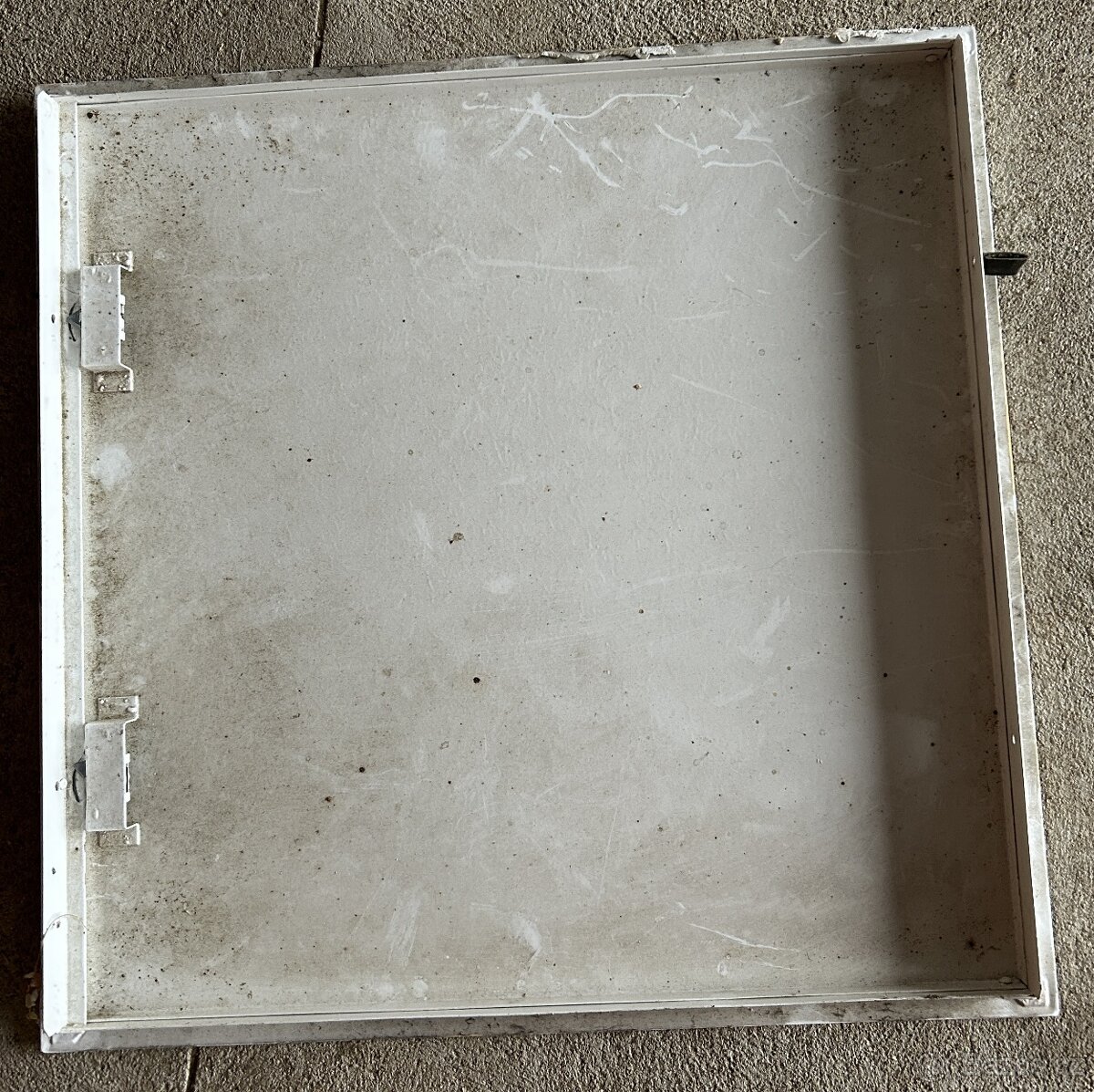 Kovová dvířka. - 2