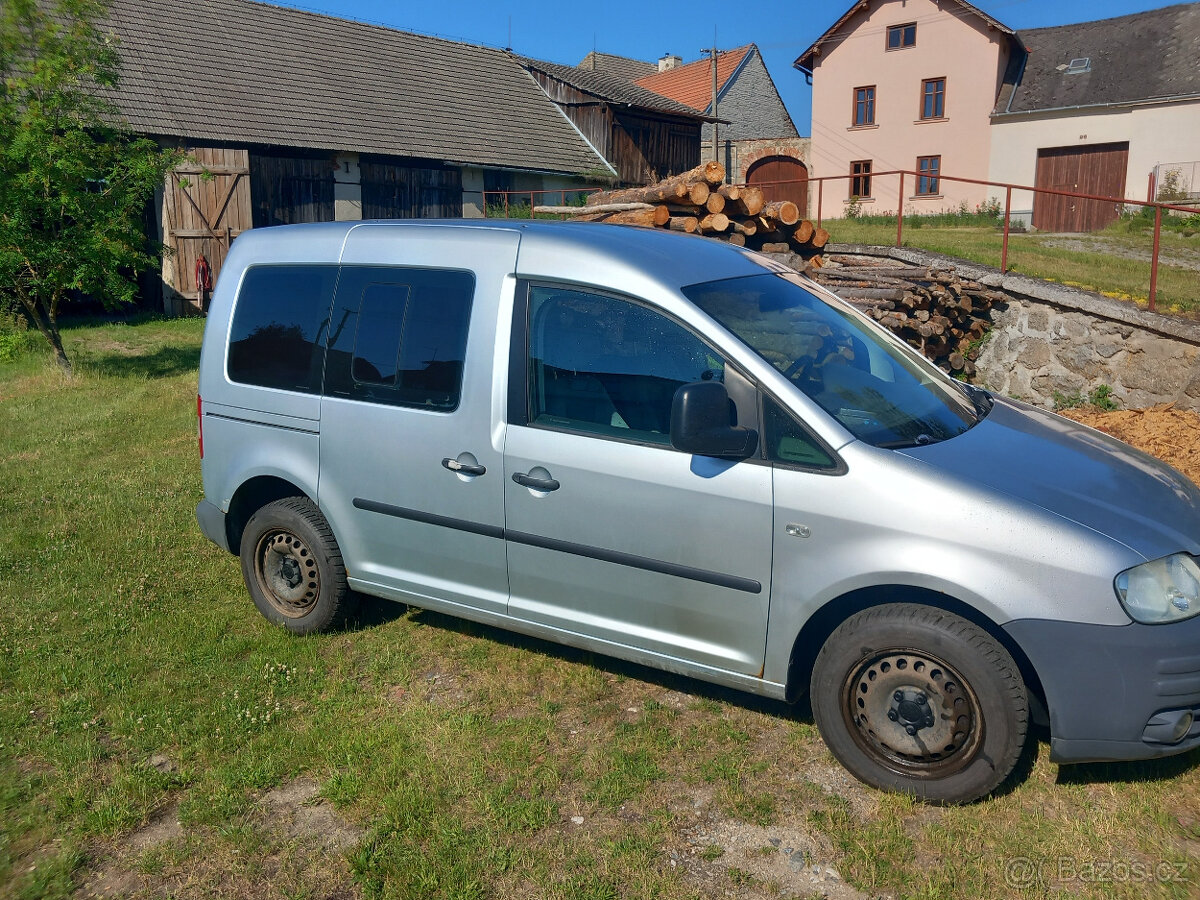 VW CADDY 1.6MPI 75kW LIFE Benzín - 2