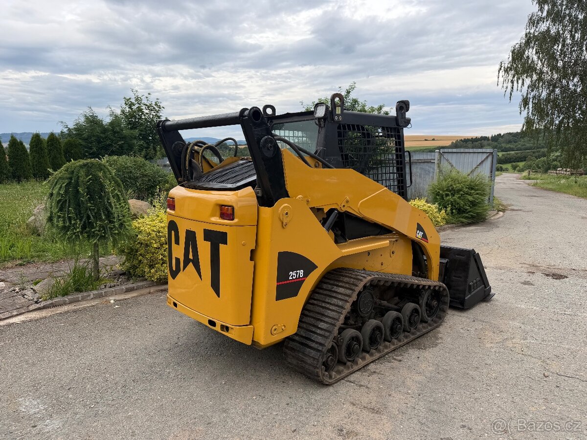 Pasovy smykovy CAT 257B3 2012 - 2