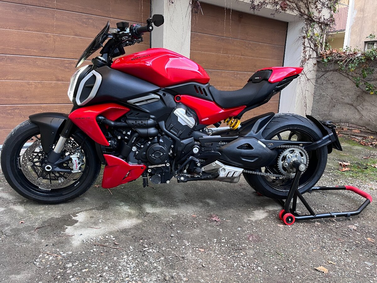 Ducati Diavel V4 - tovární záruka do 4/27 - 2