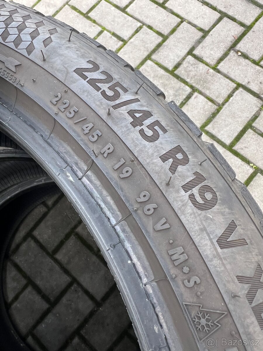 Zimní pneu 225/45 R19 - 2