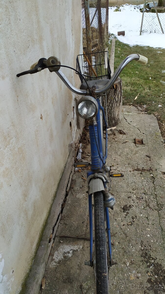 Staré dámské jízdní kolo - 2