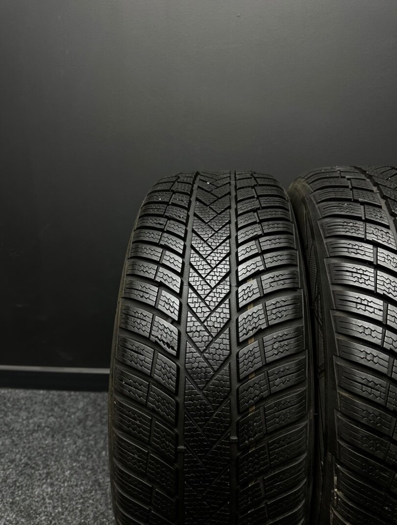 3ks pneu Vredestein 205/55/17 91H - 2