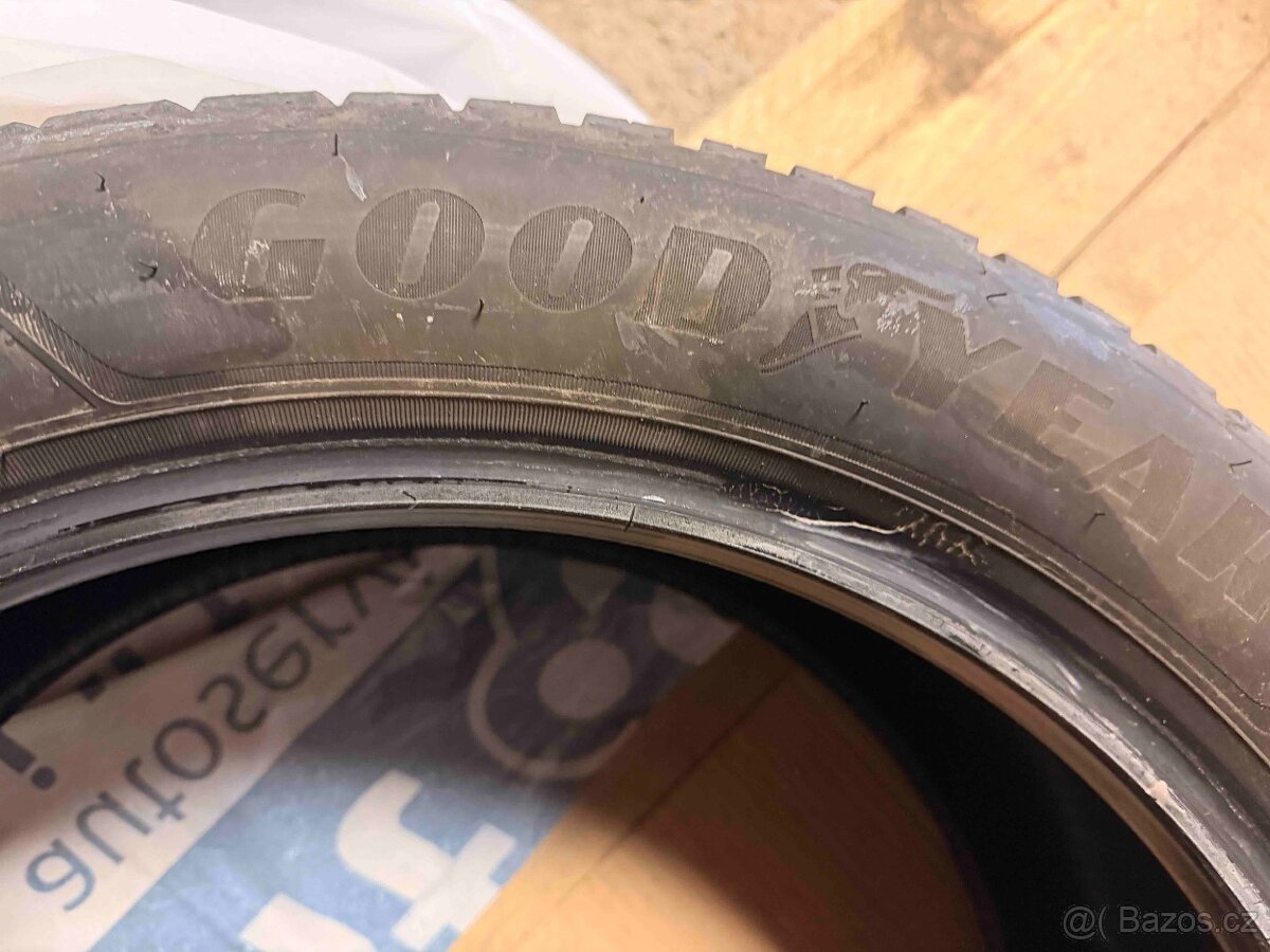 245/45/19 goodyear celoročně - 2