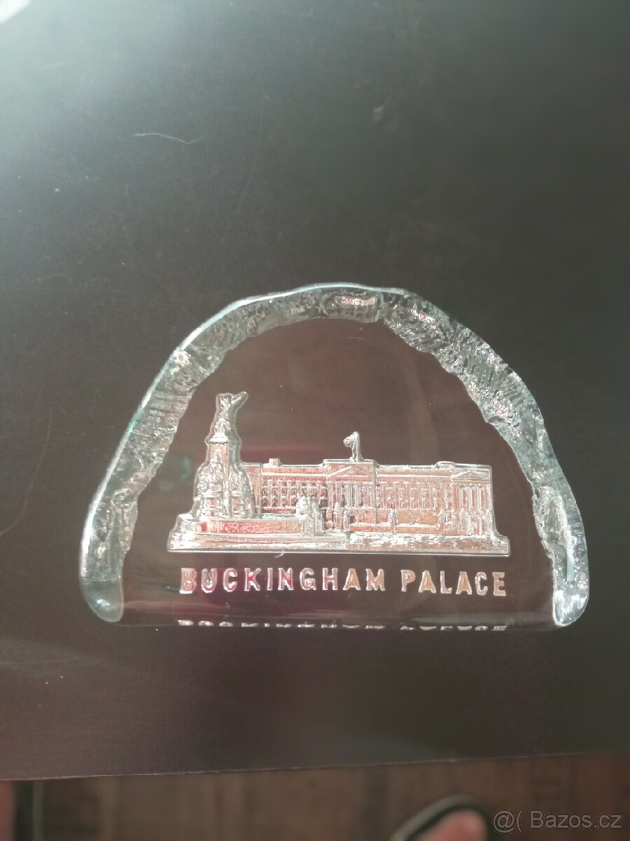 Težítko Backingham palace hutní sklo - 2