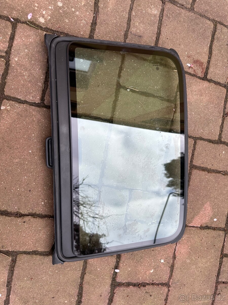 prodam prave okno - caddy r. v. 2013 - 2