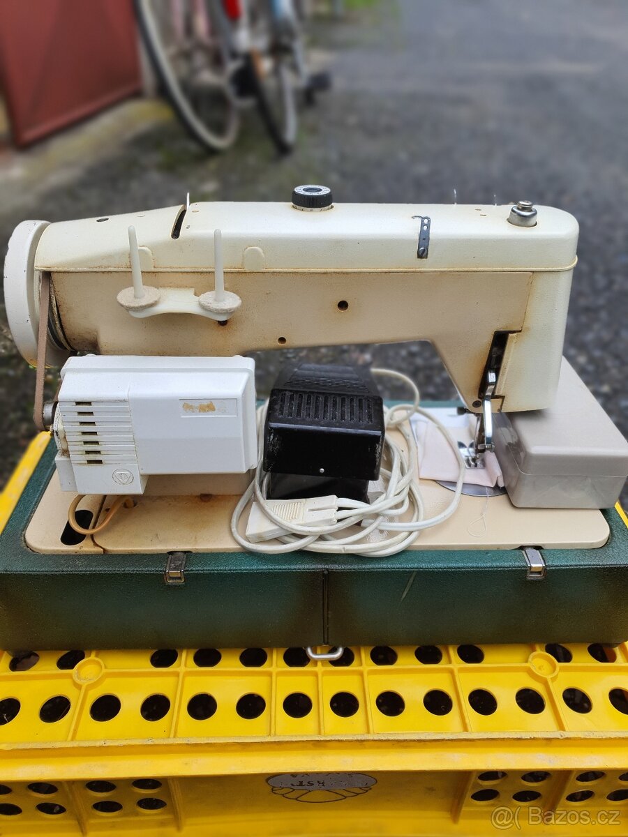 Šicí stroj - 2