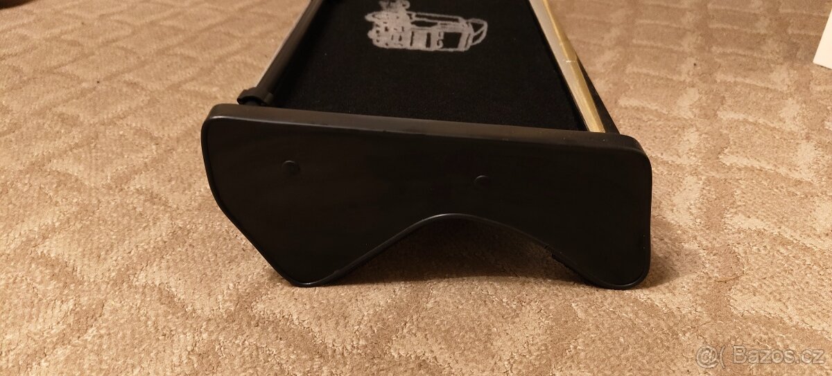 Police odkládací - 2