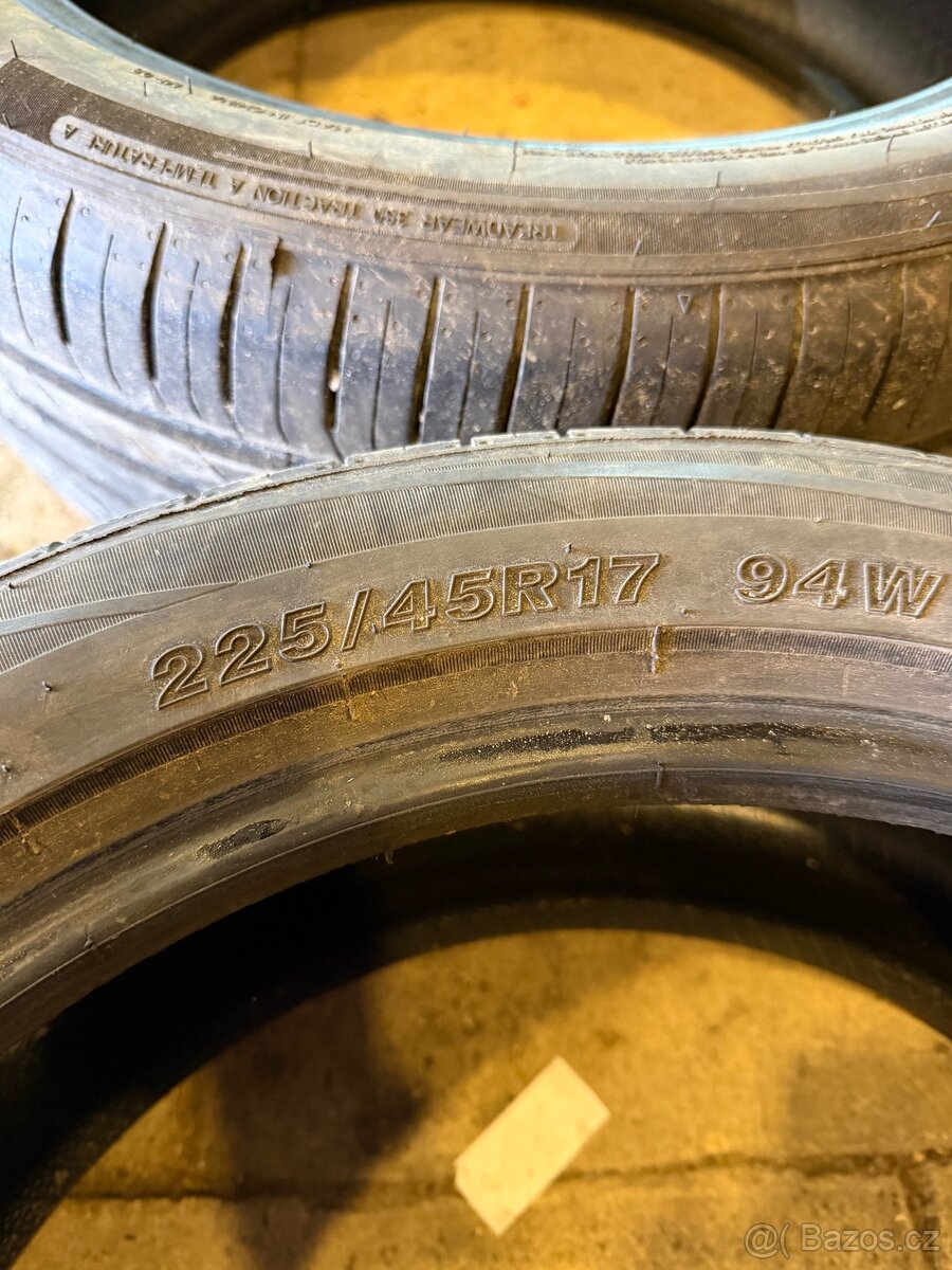 225/45 R17 - 2
