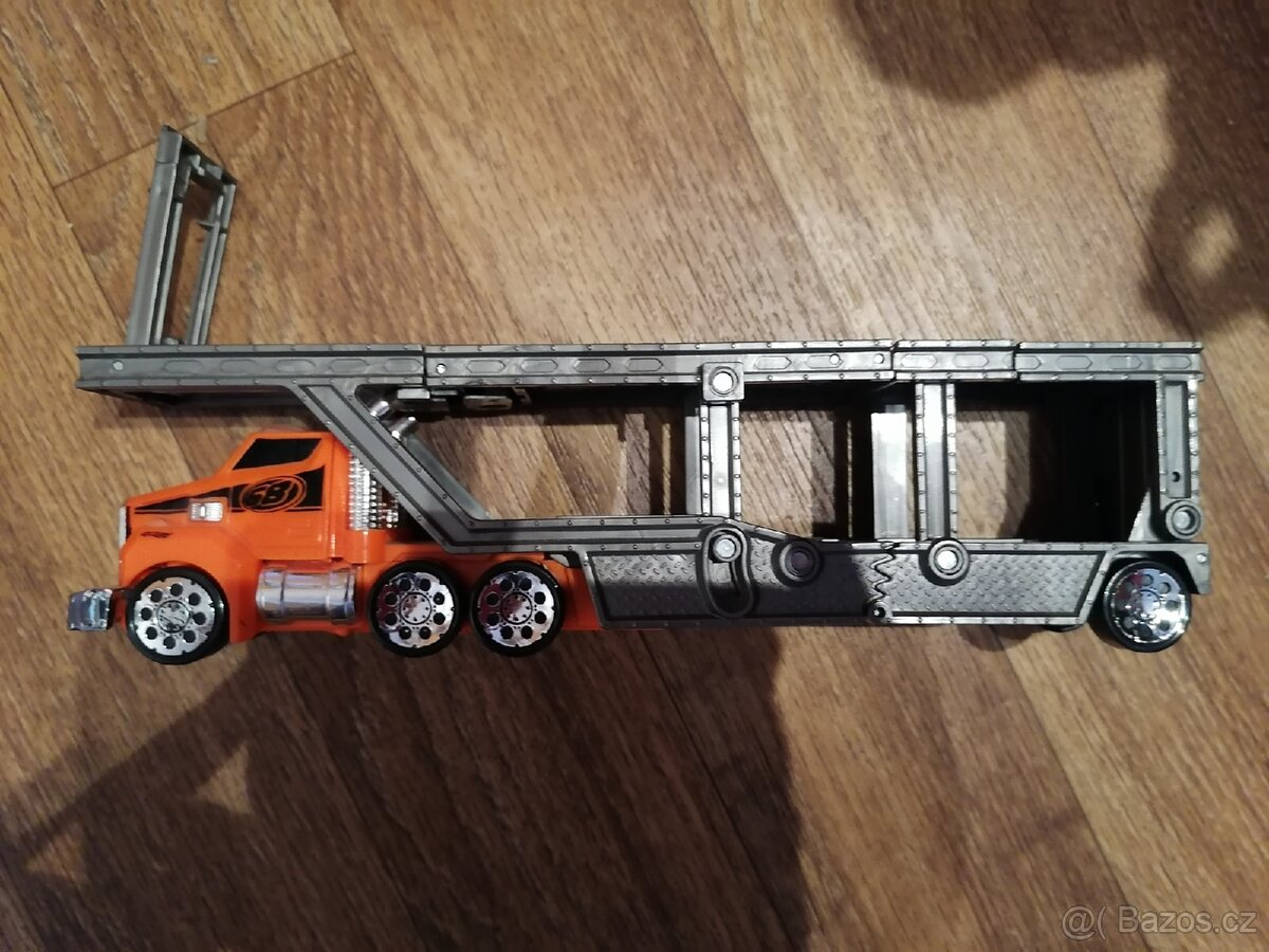 Hot wheel bourací auto - 2