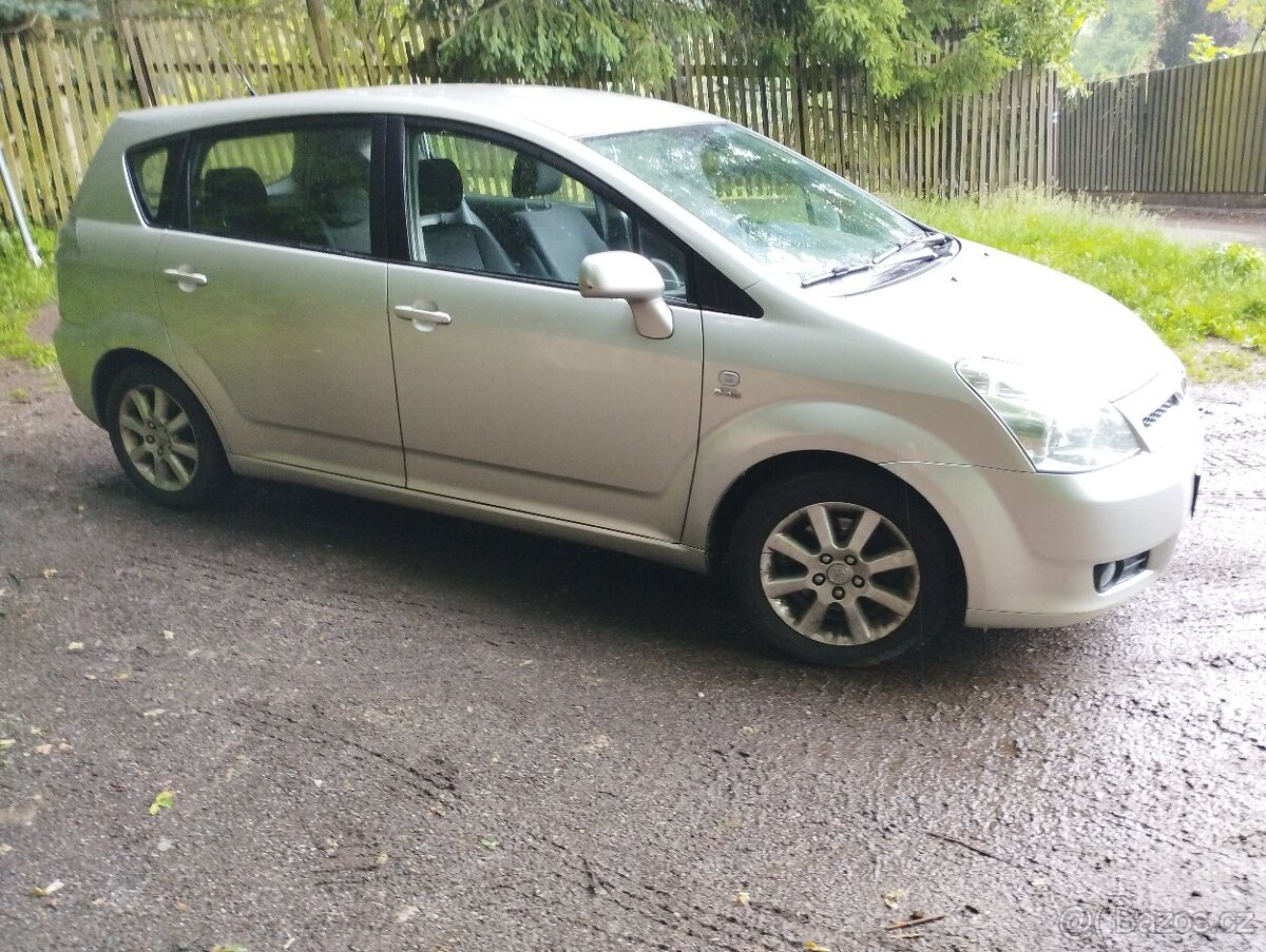 Prodám Toyota Corolla Verso - 2