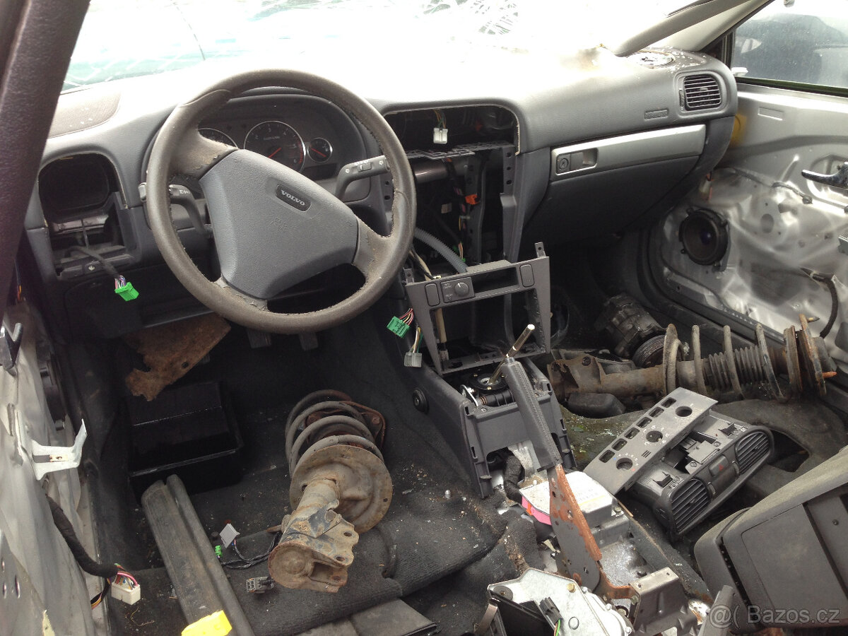 Volvo V40 Combi 1,9TDI 1999 - na díly - 2
