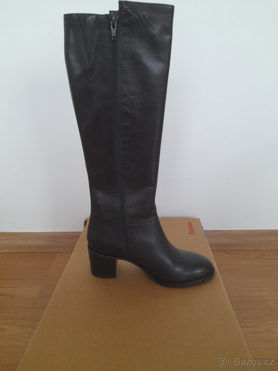 Černé kožené kozačky značky Baťa velikost 38 - 2