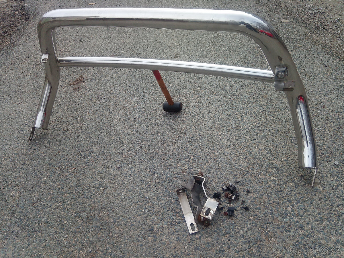 Ochranný nerezový rám - poškozený. - 2