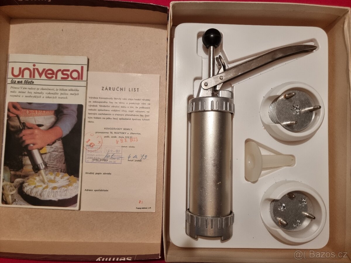 Prodám RETRO lis na těsto UNIVERSAL viz foto. - 2