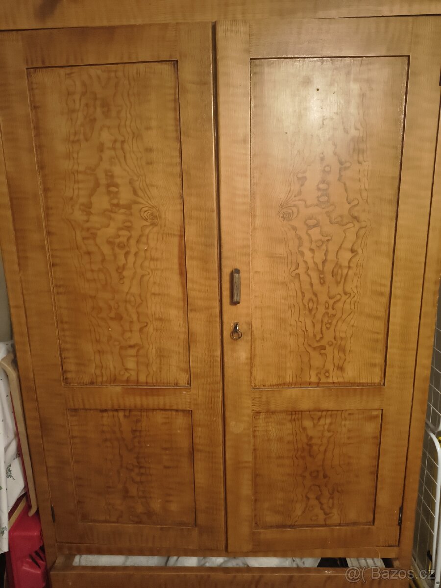 Starožitná skříň - 2