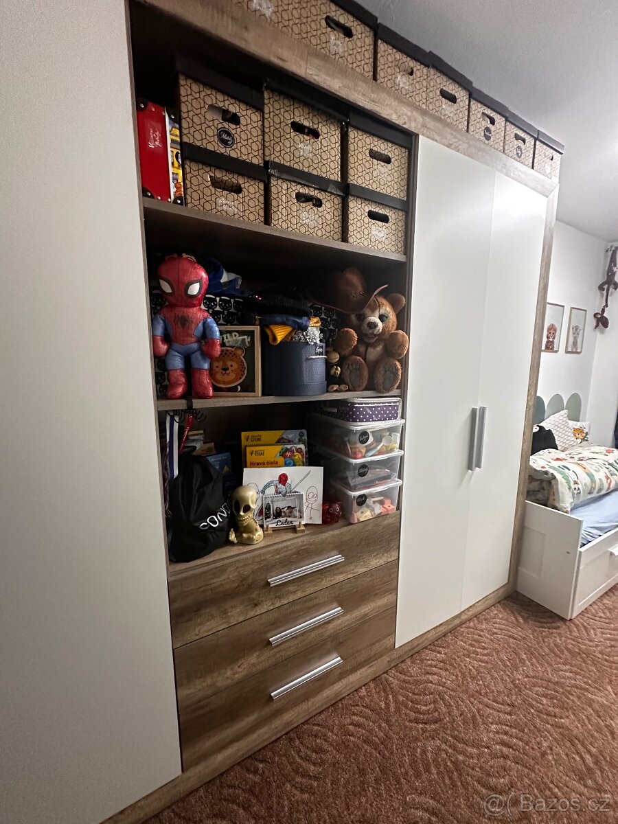 Velká šatní skříň 3metry - 2