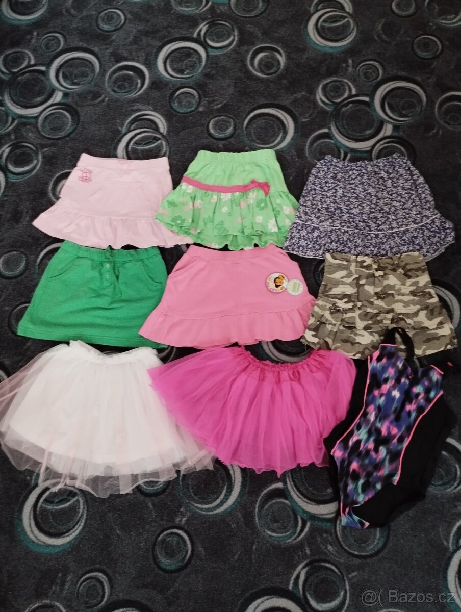 Prodám set sukní a šátků pro holčičku 4-6 let - 2