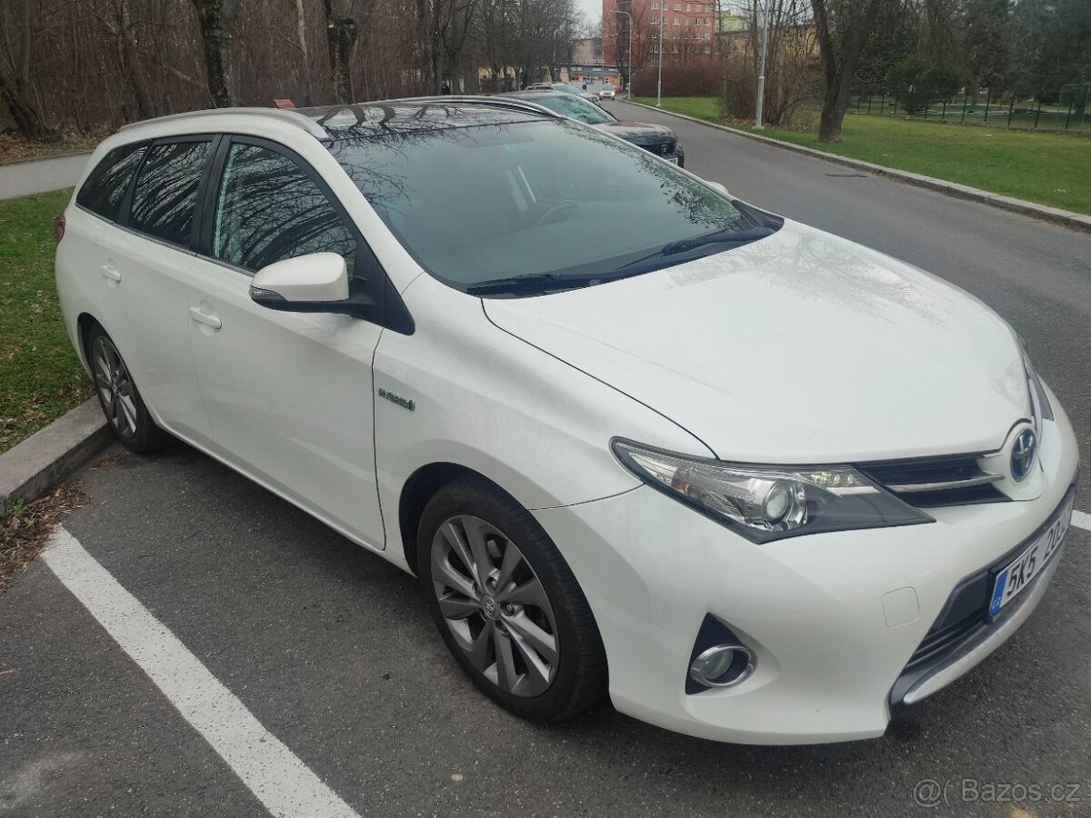 Toyota Auris 1,8 benzín/hybrid - 2