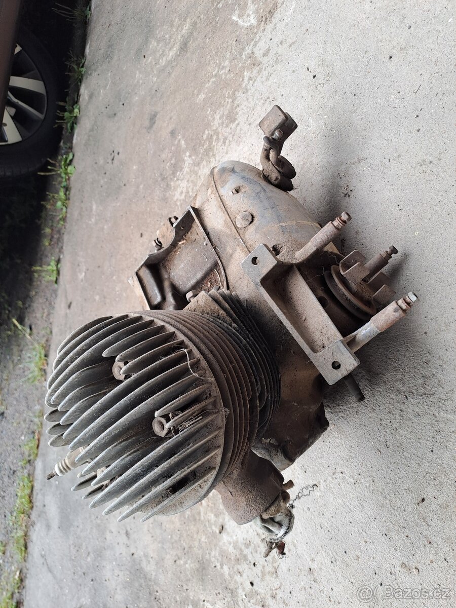 Motor ČZ skůtr - 2