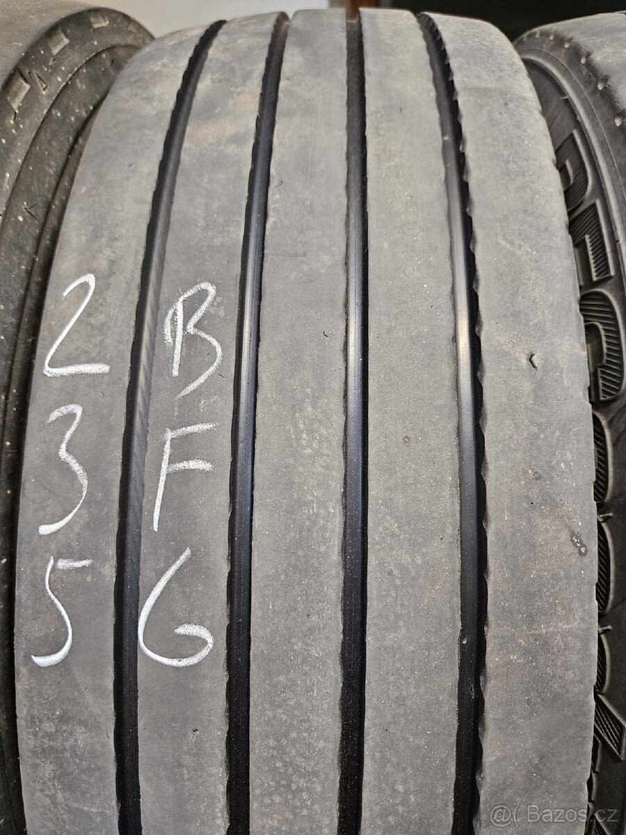 Nákladní vlekové pneu 235/75R17,5 - 2