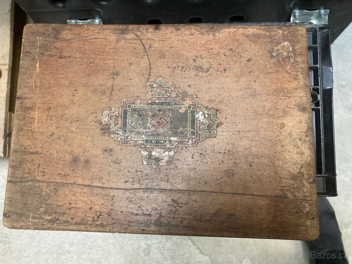 Šperkovnice dřevěná stará se zámkem 600 kč - 2